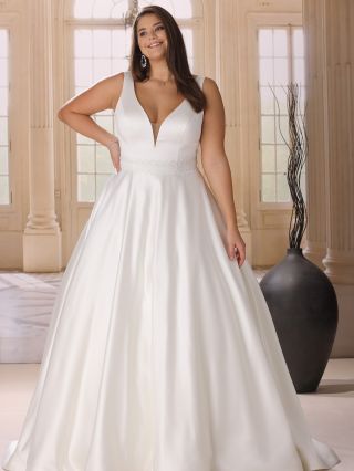 Když je síla v jemnosti a decentnosti ✨ #svatebnisaty #svatebnisatypraha #weddingdressprague