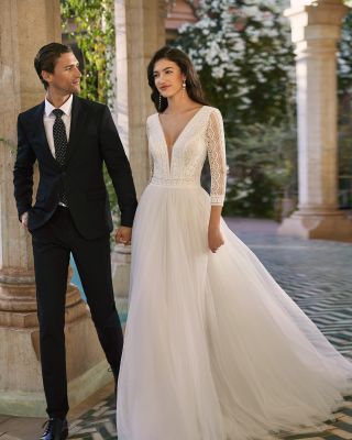 Krajka a 3/4 rukáv na svatebních šatech milujeme 🤍 Obzvlášť na podzimních svatbách 👰🏼 #svatebnisalonagnes #svatebnisaty